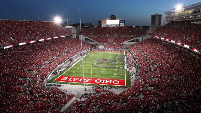 开云体育官方-湖人队迎来“皇家雪”迎战强敌：赛场上的寒冬也挡不住王者归来